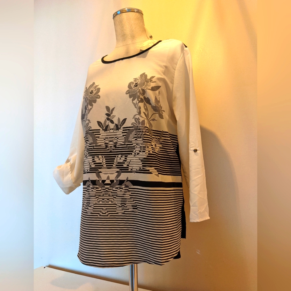 Antilia Femme Blouse Size Medium Nwt